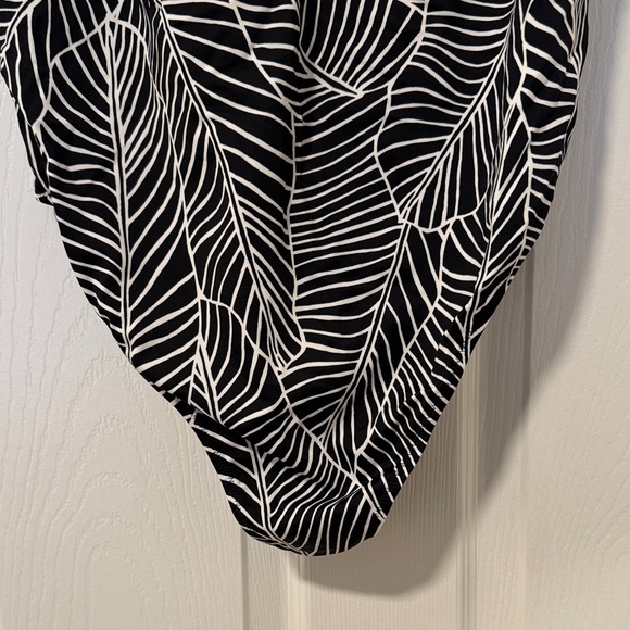 Elomi Kata Beacg Black and White Leaf Print Women's One Piece Swimsuit US 36 K/L - Picture 5 of 11